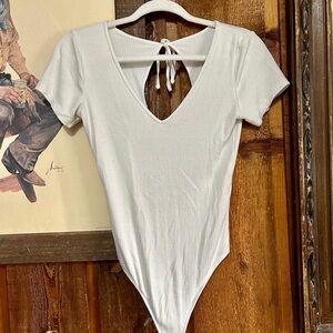 Abercrombie & Fitch White Ribbed Tie-Back Bodysuit Small like new